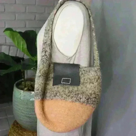 Totables Felted Wool Boho Shoulder Handbag Purse Mottled Yarns Browns Peaches - Picture 3 of 9